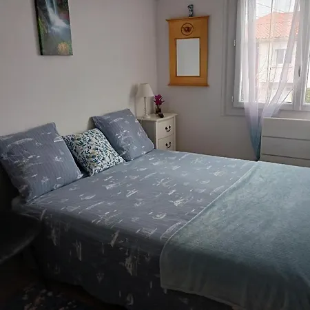 Confortable,gare,climatisation,parking,wifi,pt Dejeuner Compris Проживание в семье