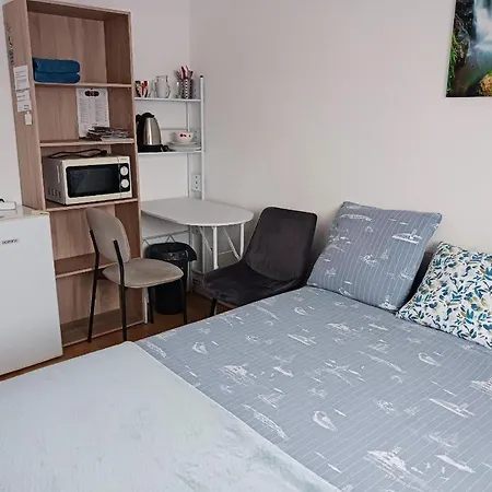 Quarto em Acomodações Particulares Confortable,gare,climatisation,parking,wifi,pt Dejeuner Compris