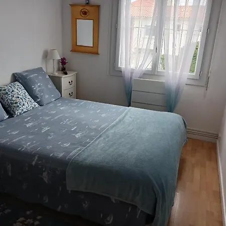 Confortable,gare,climatisation,parking,wifi,pt Dejeuner Compris Проживание в семье *