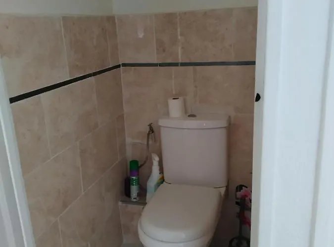 Rum i privatbostad Confortable,gare,climatisation,parking,wifi,pt Dejeuner Compris Perpignan