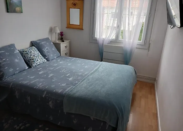 Confortable,gare,climatisation,parking,wifi,pt Dejeuner Compris Homestay *